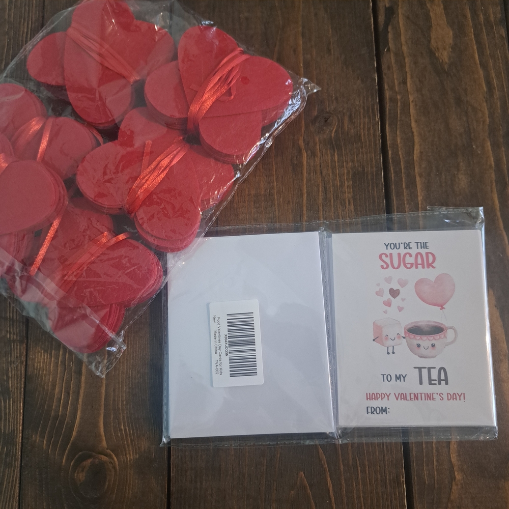 🌟3 For $12 🌟Valentine's Red Heart Garland & Valentine's day card set